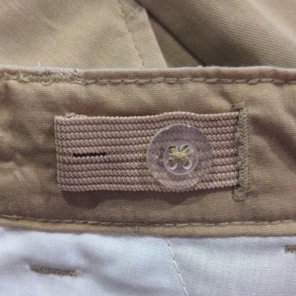 Old Navy Built in Flex Twill Straight Uniform Knee Length Neutral Tan Shorts - Picture 4 of 5